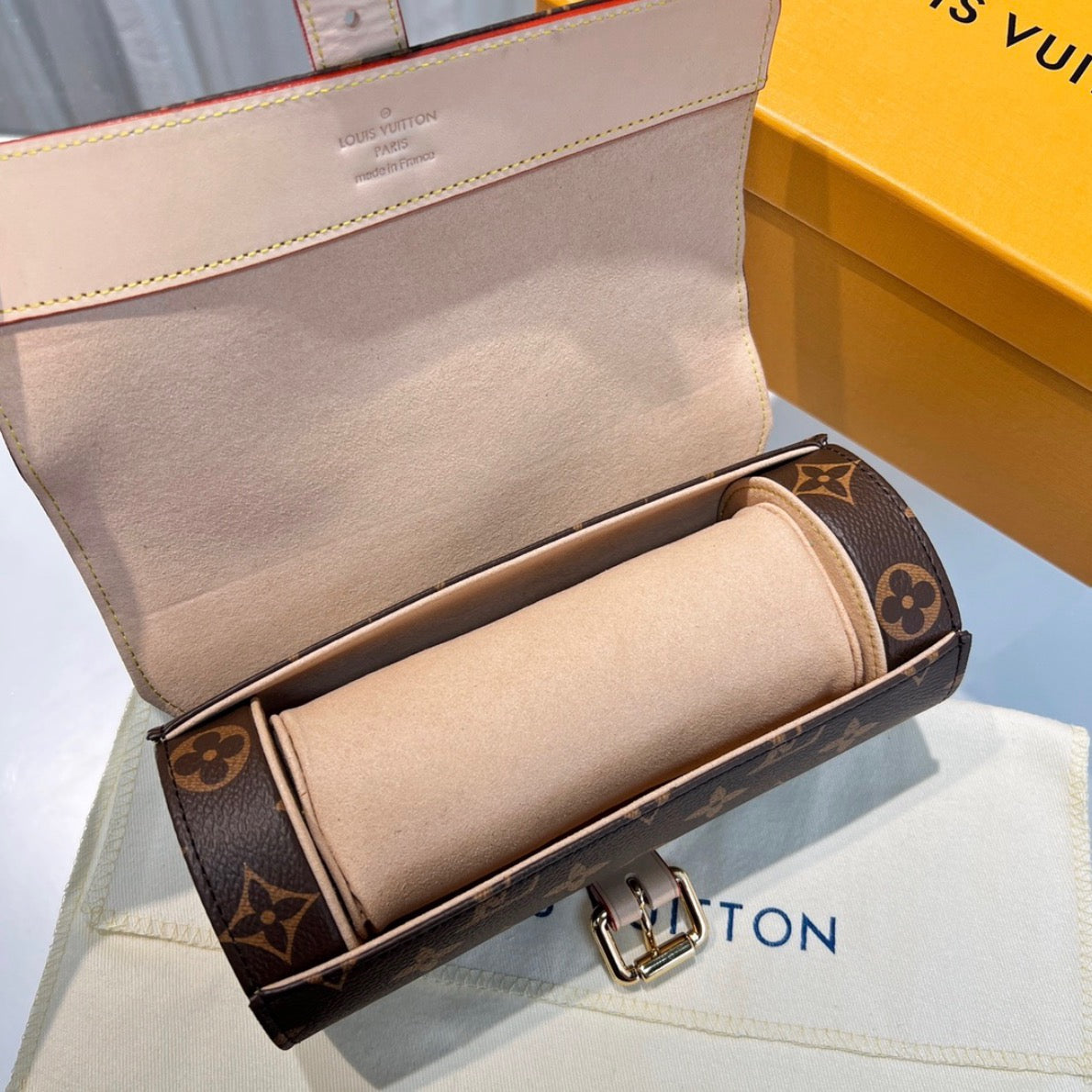 Gran Muthu Resort Watch Case