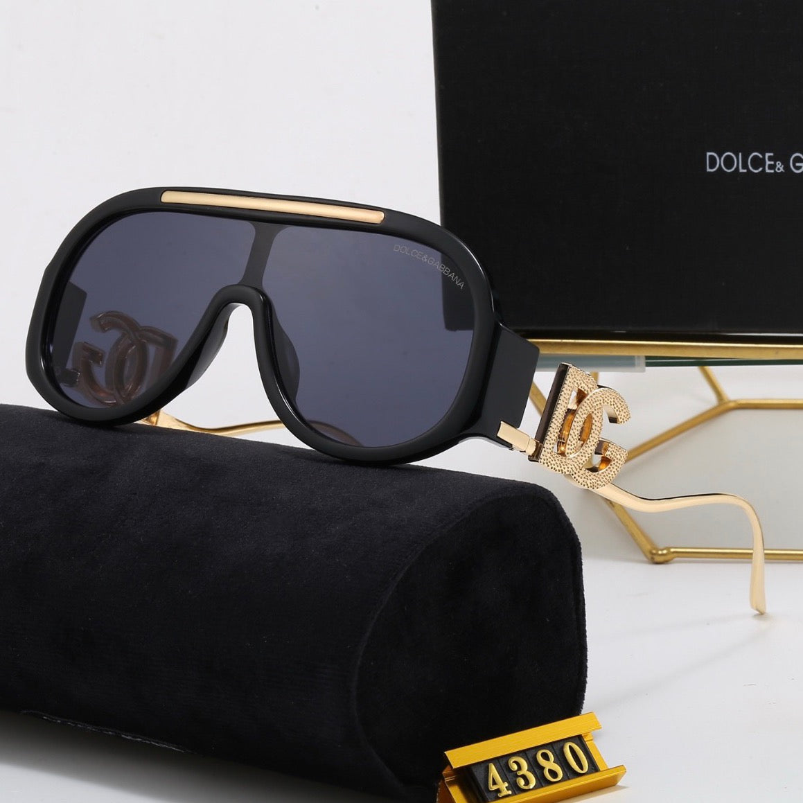 Haadtien Beach Resort Sunglasses
