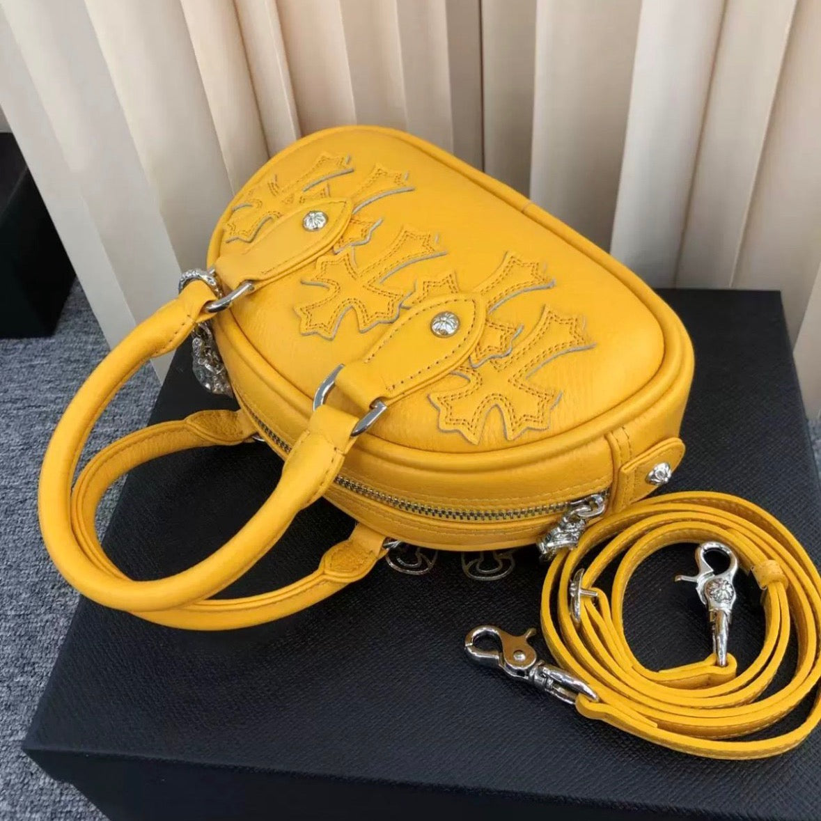 La Haut Resort Purse