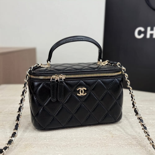 Anguib Beach Resort Purse