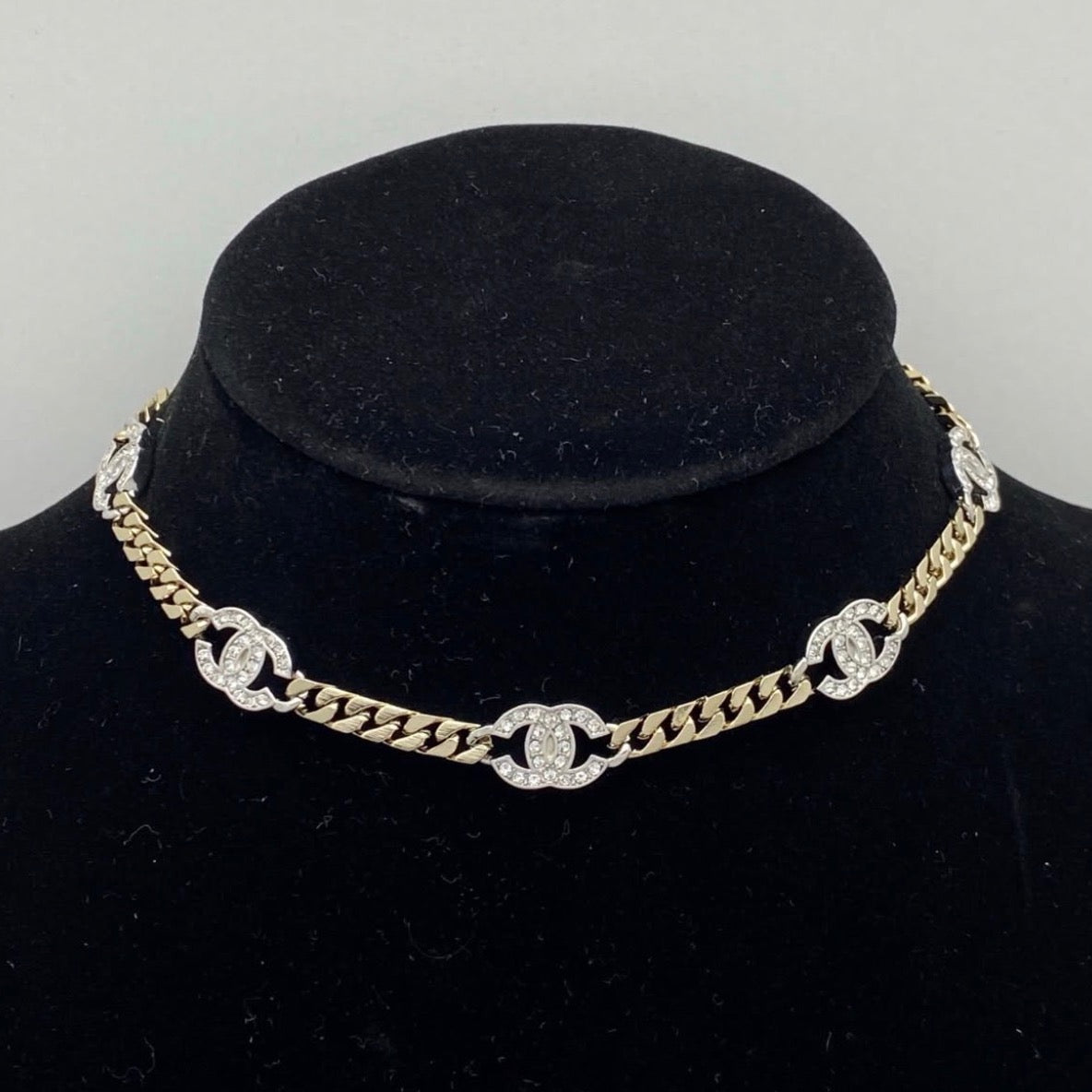 Rumah Kayu Resort Necklace
