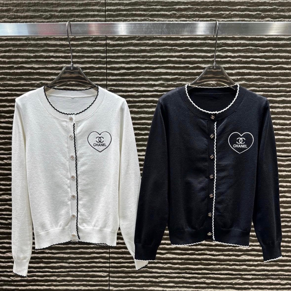 Le Yule Resort Sweater