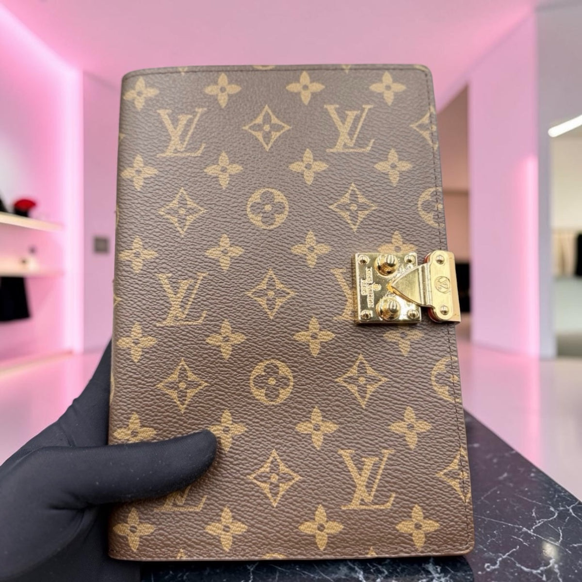 Le Méridien Mina Resort Notebook